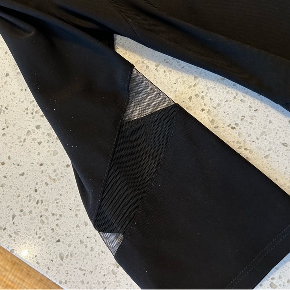 Beautiful top flattering for all body types. - Picture 3 of 5